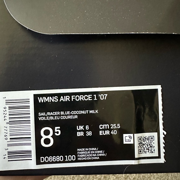 NIB - Nike Air Force 1 Low '07 Sherpa Fleece (Women's) - Picture 8 of 8